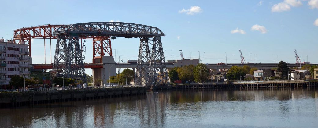 En la Cuenca, se generan aproximadamente 10 mil toneladas de residuos por día, entre vertidos industriales, cloacales y desechos sólidos. Créditos: argentina.gob.ar